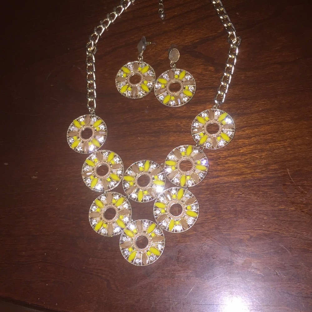 Necklace and earring set